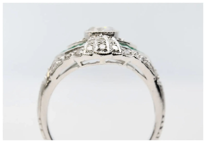 Art Deco Emerald and Diamond ring in 14K White Gold